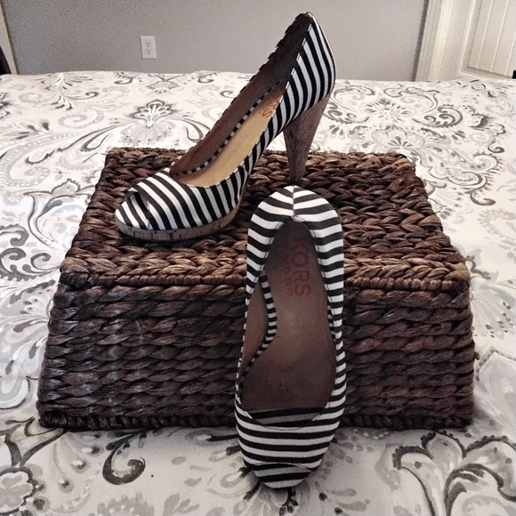 KORS Michael Kors Navy Blue & White Striped Nautical Peep Toe Cork Heels - 8.5 - Picture 9 of 15